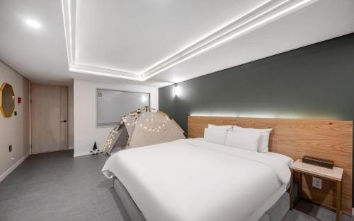 Postel nebo postele na pokoji v ubytování Brighton Hotel