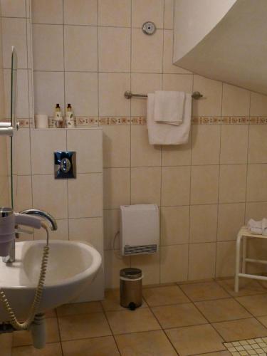 a bathroom with a sink and a toilet at Gite Coquelicot Ferme du Domaine Les Bachats Rhodes in Rhodes
