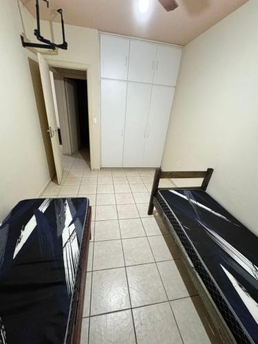 a room with a bed in the corner of a room at Apto Gabriel IBRANTINA PENNA in Uberaba