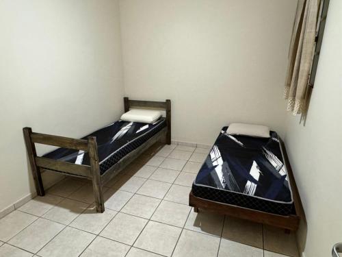 a small room with two bunk beds in it at Apto Gabriel IBRANTINA PENNA in Uberaba