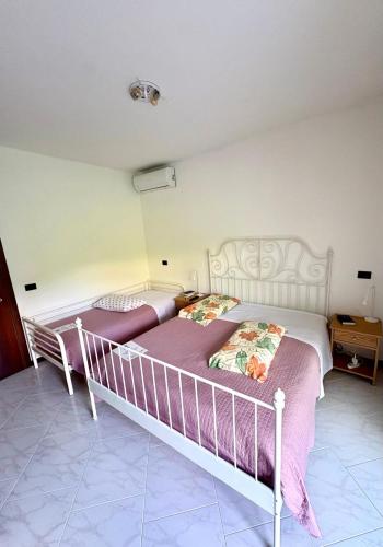 a bedroom with two beds in a room at The Flower Garden in Scanzorosciate