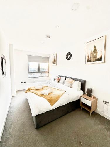 a white bedroom with a large bed and a window at Convenient Contractor & Family Stay - 5 Guests, Pets Welcome, Parking Included! in Bracknell