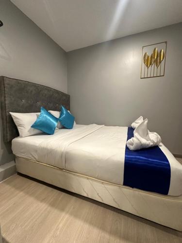 Katil atau katil-katil dalam bilik di SS Grey inn Bukit Bintang