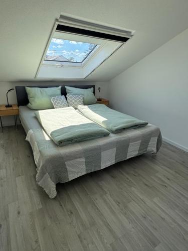 Katil atau katil-katil dalam bilik di Gemütliche Wohnung bei Bad Waldsee mit Balkon