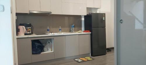 Una cocina o cocineta en TK2 Resortstay - Vinhomes Smart City