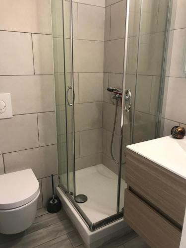 Bilik mandi di Maison vue mer à 800 mètres de la plage