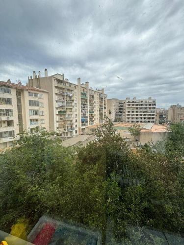 T3 lumineux climatisé avec balcon 2 chambre à 2 min de la gare St-Charles