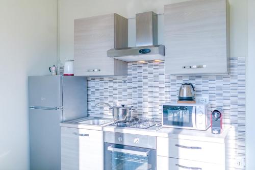 Η κουζίνα ή μικρή κουζίνα στο Navigli - Centro Duomo - Spacious 2 Room - Comfort