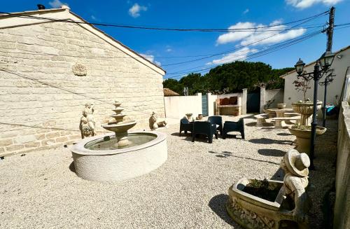 Fotografie z fotogalerie ubytování Les Appartements du Mas - Studio Amazonite v destinaci Saint-Laurent-dʼAigouze