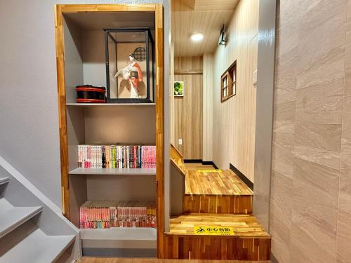 a room with a book shelf with books at TOKYO SKYTREE VILLIA-Whole villia space perfect for families and groups in Tokyo