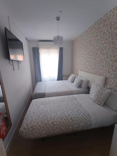 Ένα ή περισσότερα κρεβάτια σε δωμάτιο στο Hostal Flat55Madrid