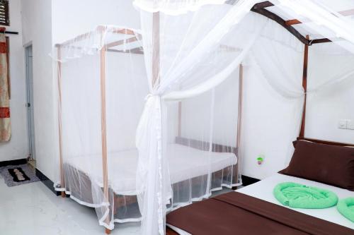Ένα ή περισσότερα κρεβάτια σε δωμάτιο στο Tamasha Mango Home stay