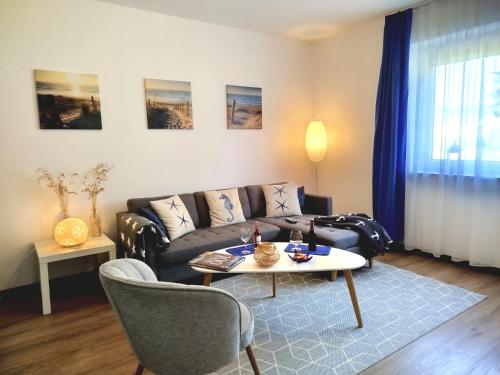 a living room with a couch and a table at Ferienwohnung am Ellerbach in Hessisch Oldendorf