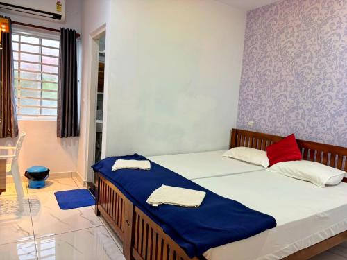 Postel nebo postele na pokoji v ubytování Panakal Residency, Fort Kochi