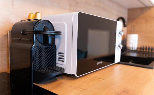 a microwave oven sitting on top of a table at REMZ Apartments & Wellness in Dorog