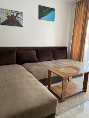 a living room with a couch and a coffee table at Prenoćište Silver Lux Srebrno Jezero 11 in Veliko Gradište