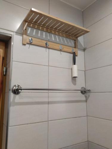 a garage door with a shelf on the wall at Malé útulné studio s koupelnou a kuchyňkou in Svinařov