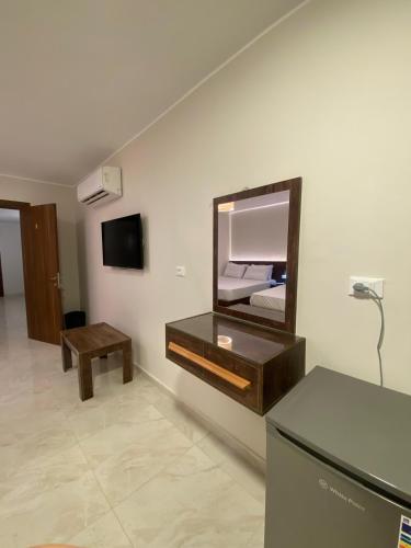 TV a/nebo společenská místnost v ubytování Rivera Cairo Hostel