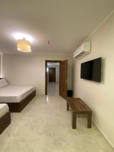 TV a/nebo společenská místnost v ubytování Rivera Cairo Hostel