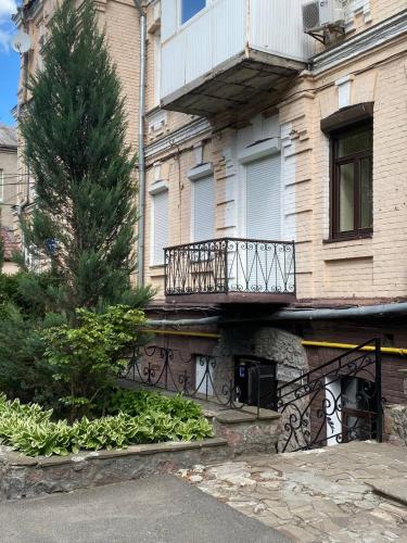 El edificio en el que está el hostal