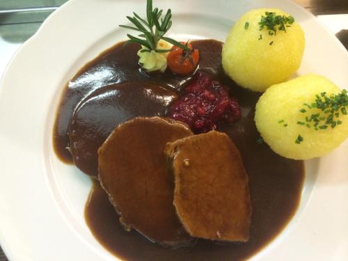 Makanan di atau berdekatan hotel