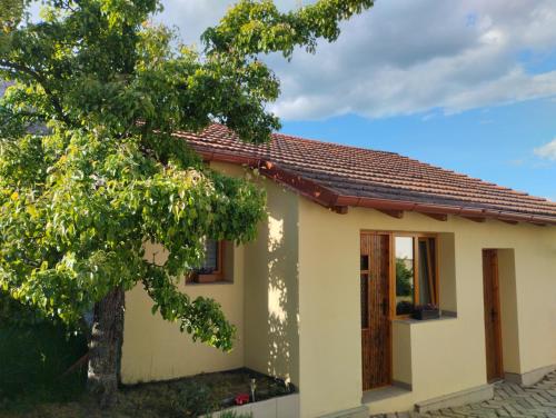 Malé útulné studio s koupelnou a kuchyňkou