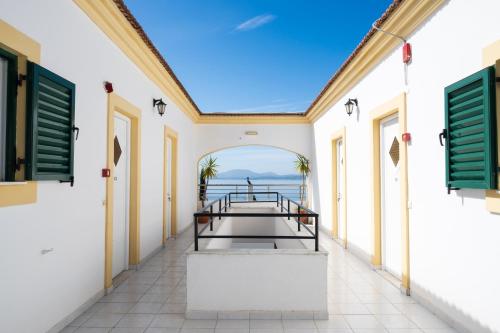 Un balcón o terraza en Crystal Blue Hotel, Barbati