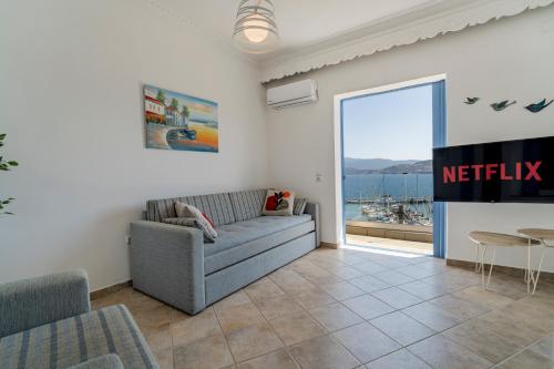 THE HOWARD PLACE - ENTIR HOME WITH A SEA VIEW FOR 5 GUESTs