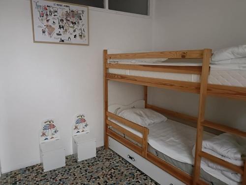 Ένα ή περισσότερα κρεβάτια σε δωμάτιο στο maison Madeleine