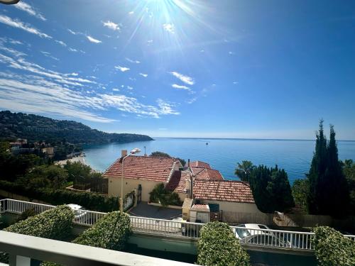 a house with a view of the water at Studio vue mer limitrophe à Monaco in Roquebrune-Cap-Martin