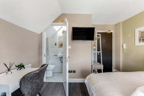 Ένα μπάνιο στο Charming Studio in Excellent Location 10