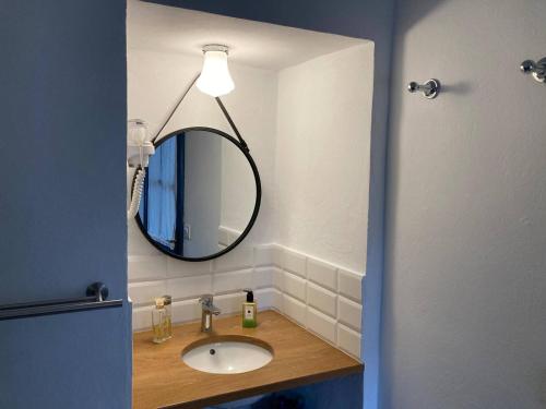 Charming 1900 Andalusian Apartment in Arcos de la Fronteraにあるバスルーム