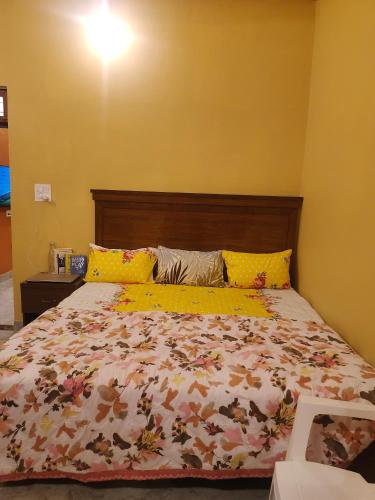 Postel nebo postele na pokoji v ubytování Neeta Homestay
