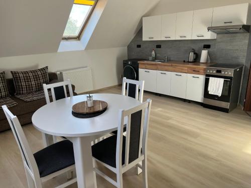 Podkrovní apartmán se společným bazénem