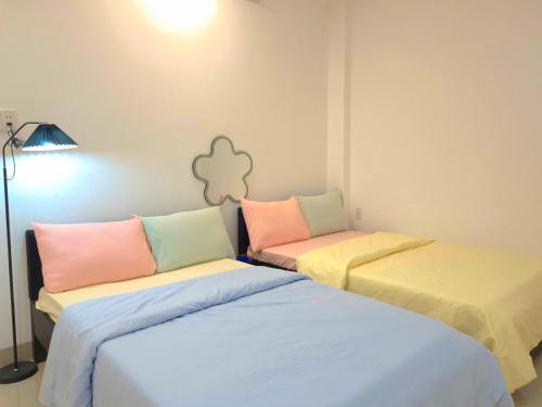 two beds sitting next to each other in a room at An Home - Phòng đơn ngay bãi sau Vũng Tàu in Vung Tau