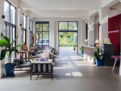 Ein Sitzbereich in der Unterkunft Fortune Riverview Hotel Chiang Khong
