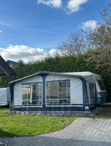 Vintage przyczepa JustarniaCamp