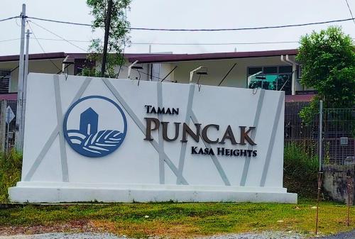 a sign for a pungkat kya lights in front of a building at Homestay Naaila, Alor Gajah in Kampong Jelatang