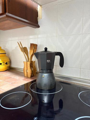 a coffee maker sitting on top of a kitchen counter at Alojamiento Julian in Quesada