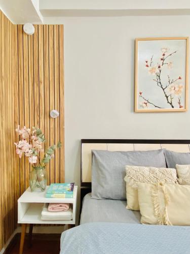 a bedroom with a bed and a table with flowers on it at Aydınoğlu Suites in Denizli