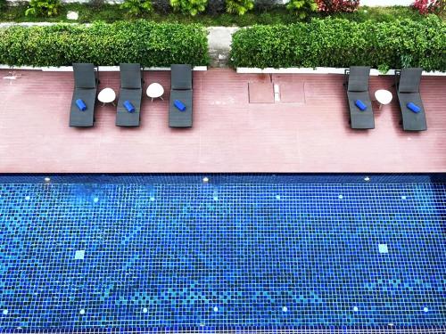 Der Swimmingpool an oder in der Nähe von Fortune Riverview Hotel Chiang Khong