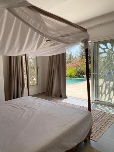 a bedroom with a bed and a large window at Villa Bamby in Ponto