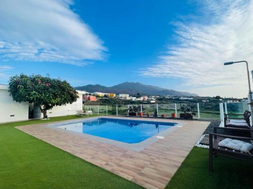 Casa Mango, con piscina y vistas al mar y volcán