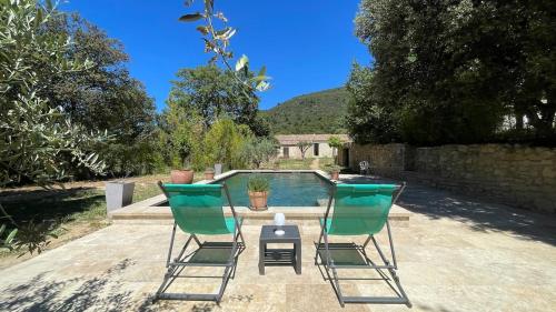 Maison au pied du Luberon avec Piscine Privée et Terrain de Boules