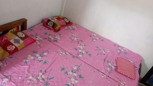 Ένα ή περισσότερα κρεβάτια σε δωμάτιο στο Rest Room, Kanjiramkulam, Trivandrum