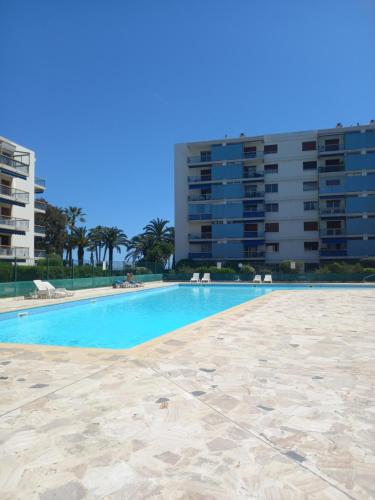 Πισίνα στο ή κοντά στο Grandlarge