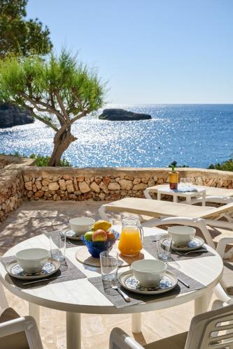 Sea frontline Apartment 'Faraona'. Pool. WIFI