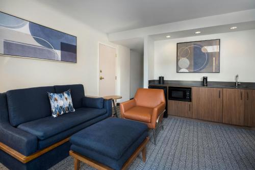 Χώρος καθιστικού στο Courtyard by Marriott Chattanooga Downtown