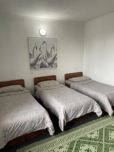 Una cama o camas en una habitación de Wings Art