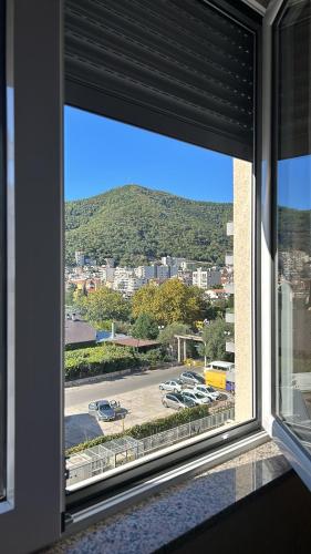 O vedere generală la munți sau o vedere la munte luată de la acest apartament